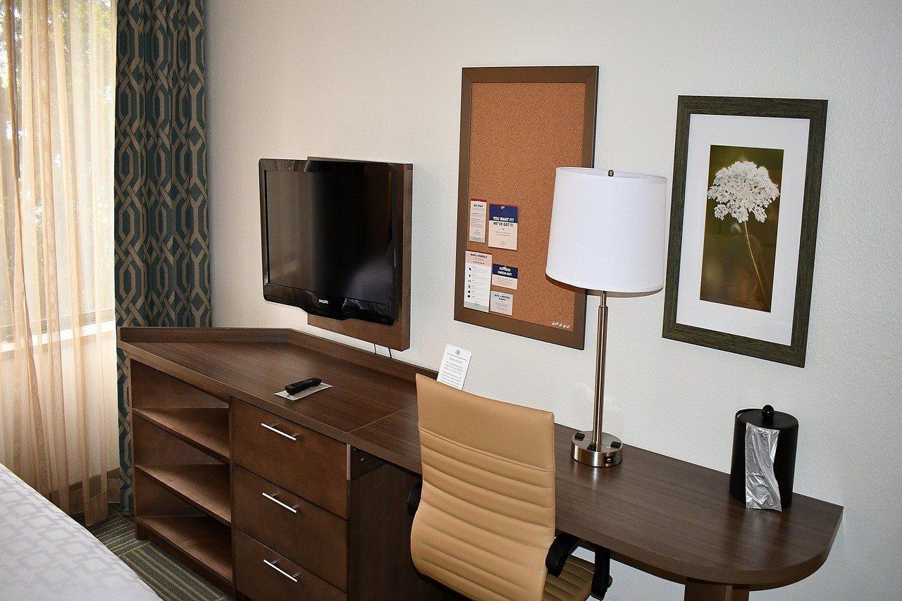 Hotel Candlewood Grand Rapids Airport By Ihg Cascade