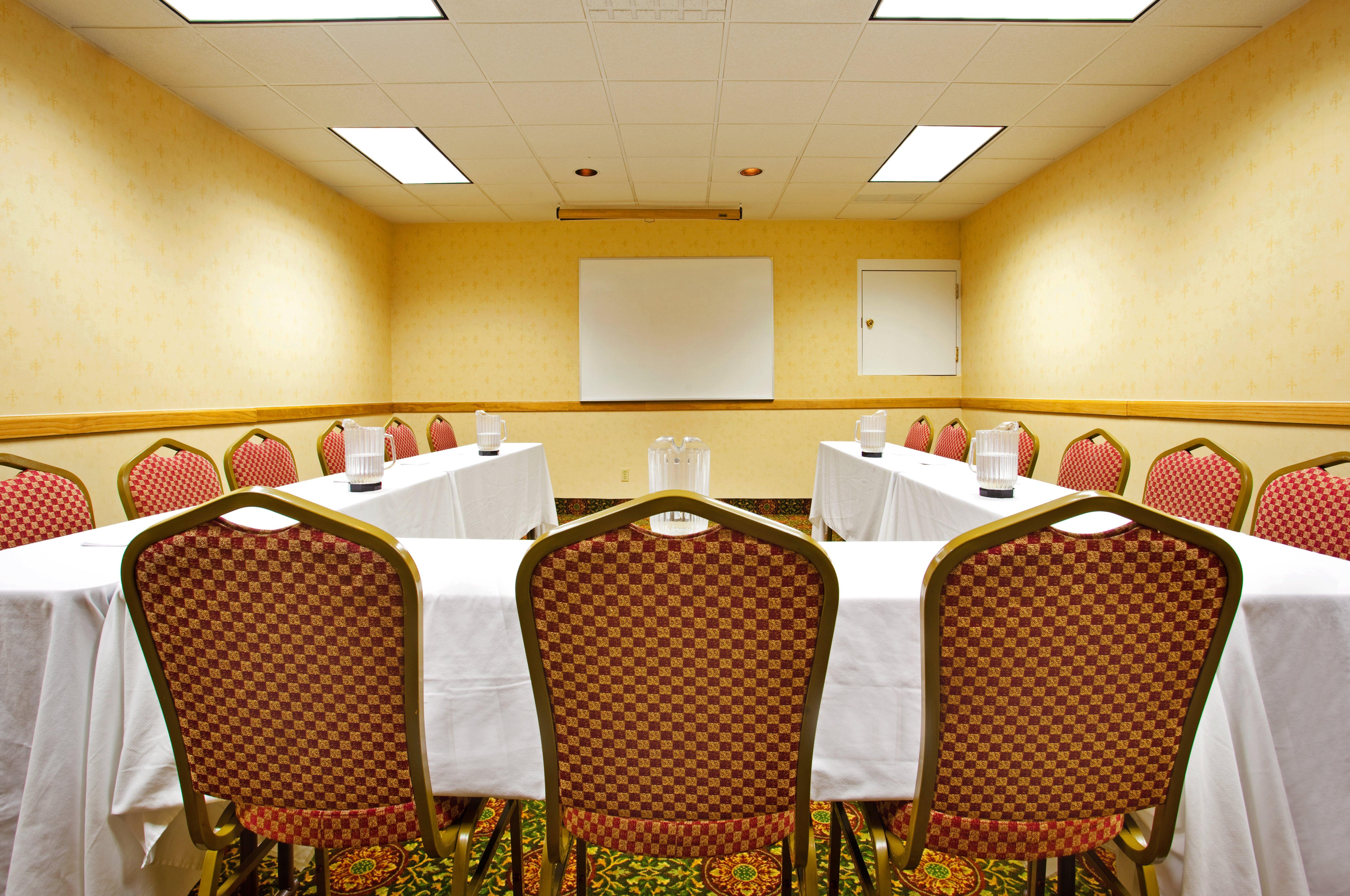 Candlewood Grand Rapids Airport By Ihg Cascade
