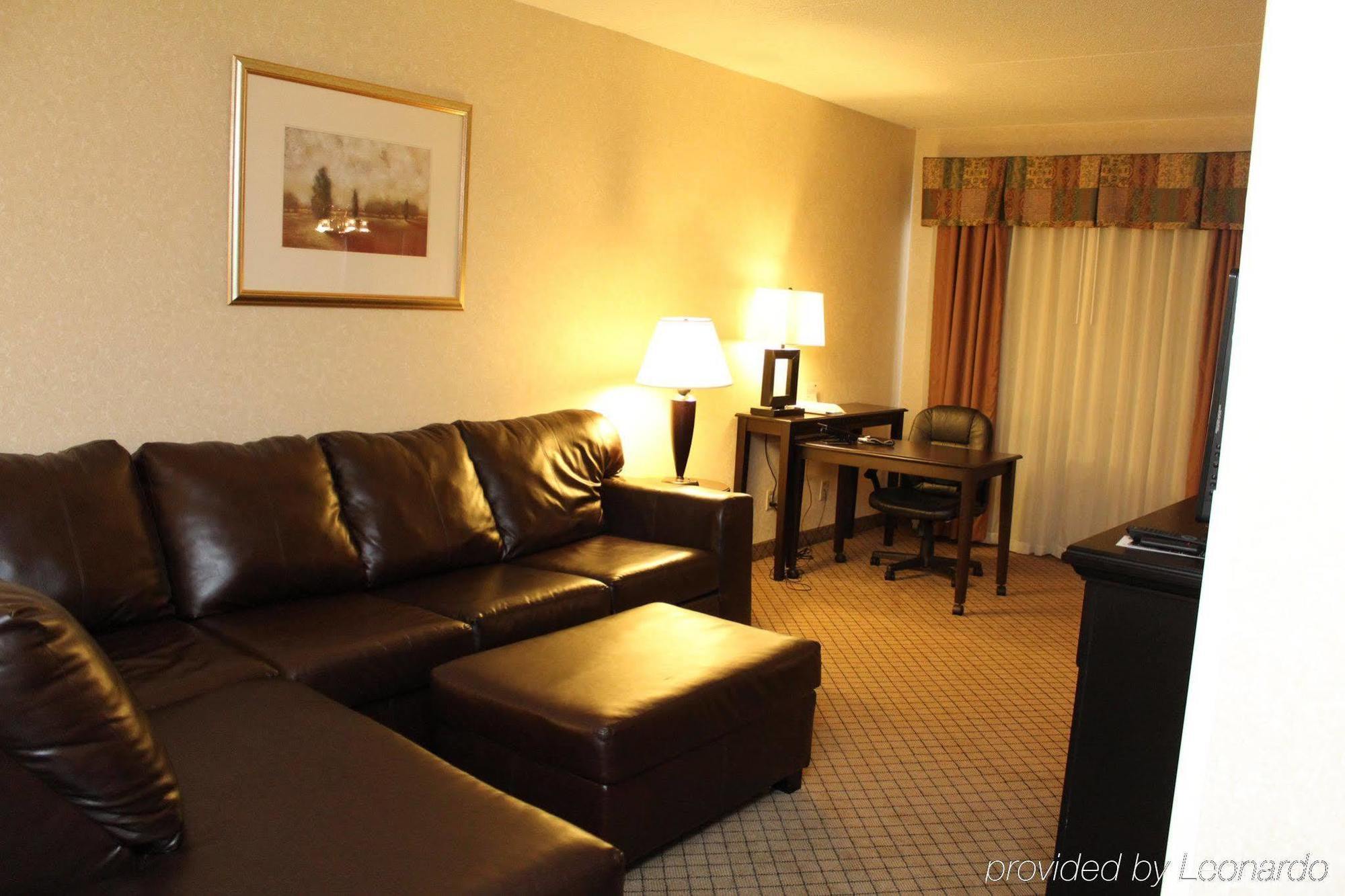 Candlewood Grand Rapids Airport By Ihg 2*
