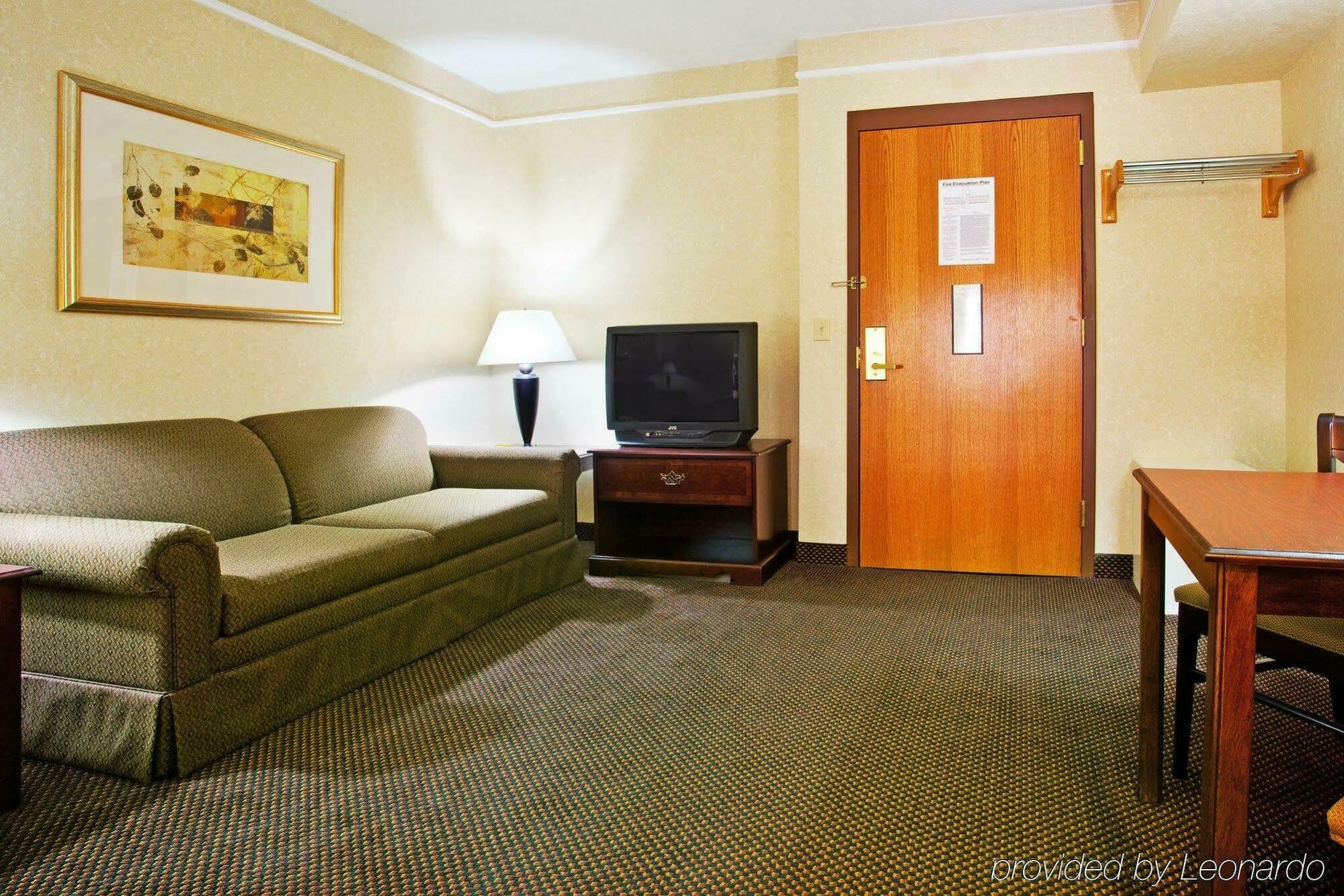 Hotel Candlewood Grand Rapids Airport By Ihg